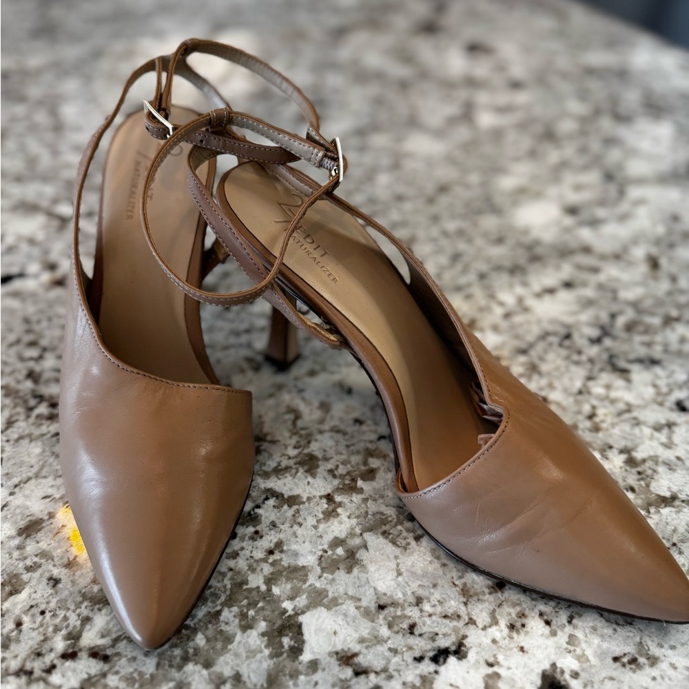 27 EDIT NATURALIZER Tan Pointed Toe Heels